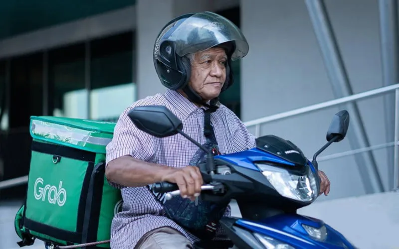Penghantar Grab berusia 70 tahun