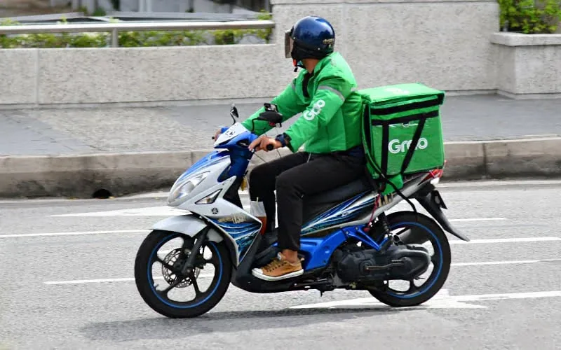 Grab mempertahankan yuran penghantaran baharu